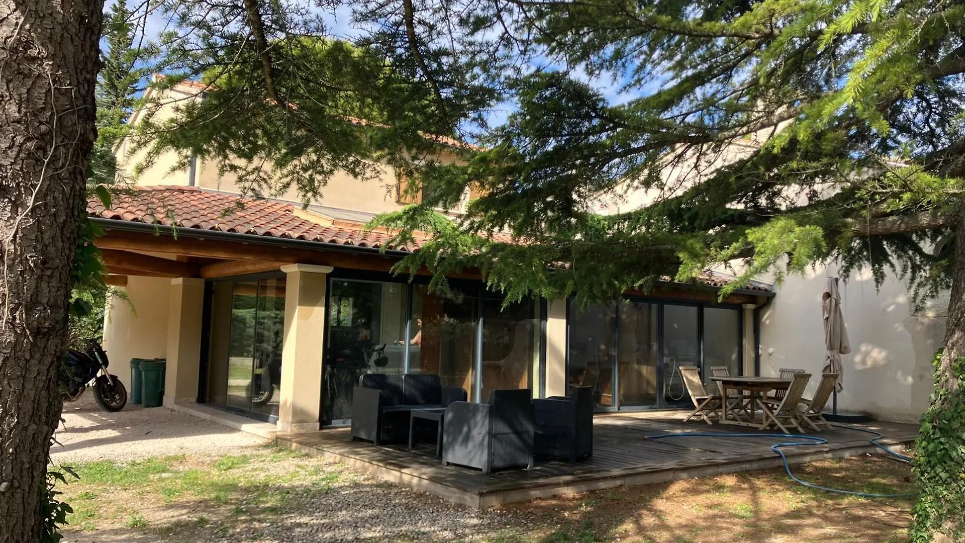 Nyaraló Mazet Des Cedres Au Pied De La Colline Villa Lagnes